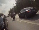 Motocyklista wariat powoduje wypadek w Rosji